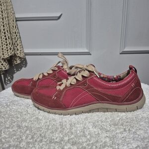 Dr Scholls 8 1/2 M Red Suade Sneaker